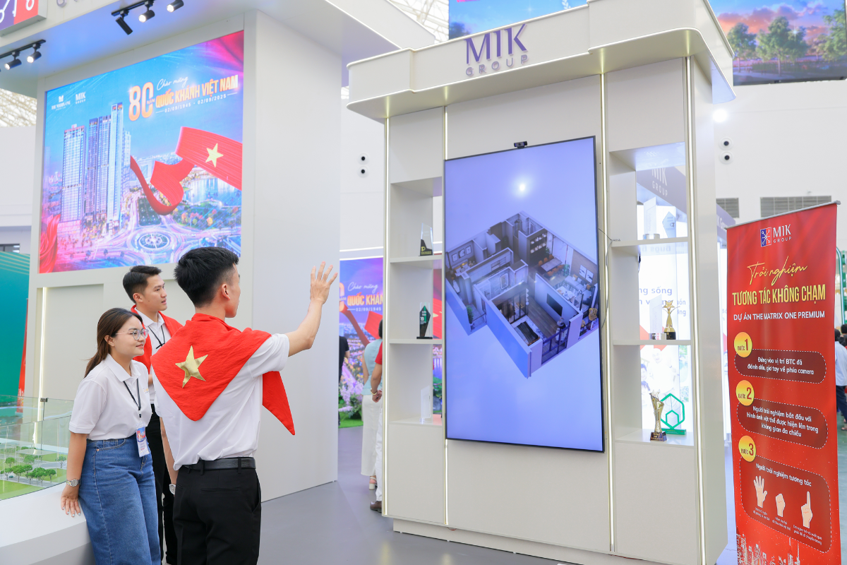 Gian trưng bày của MIK Group tại triển lãm Thành tựu Đất nước tạo ấn tượng mạnh mẽ trước công chúng.
