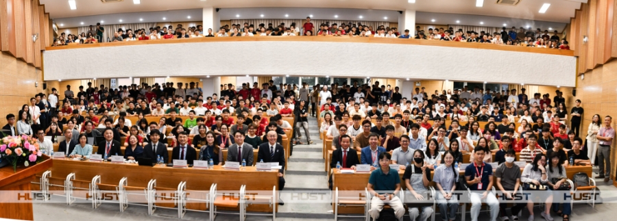 Sinh viên Đại học Bách khoa Hà Nội được hỗ trợ đào tạo về AI. Nguồn ảnh: Đại học Bách khoa Hà Nội.