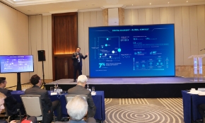 Ông Đặng Tùng Sơn - Phó chủ tịch SVP/Giám đốc Chiến lược Tập đoàn Công nghệ CMC thuyết trình tại Hội nghị xúc tiến đầu tư Việt Nam- Vương quốc Anh
