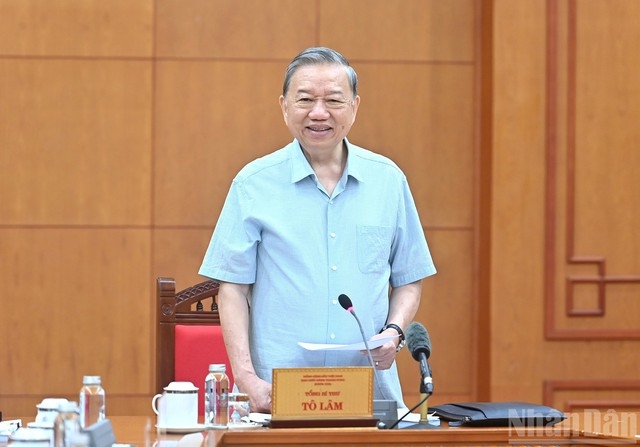 Tổng Bí thư Tô Lâm chủ trì buổi làm việc với Ban Thường vụ Đảng ủy Chính phủ về một số nội dung của bốn dự án luật: Luật Đất đai (sửa đổi); Luật Quy hoạch; Luật Quy hoạch đô thị và nông thôn; Luật Đầu tư.  Ảnh: VGP