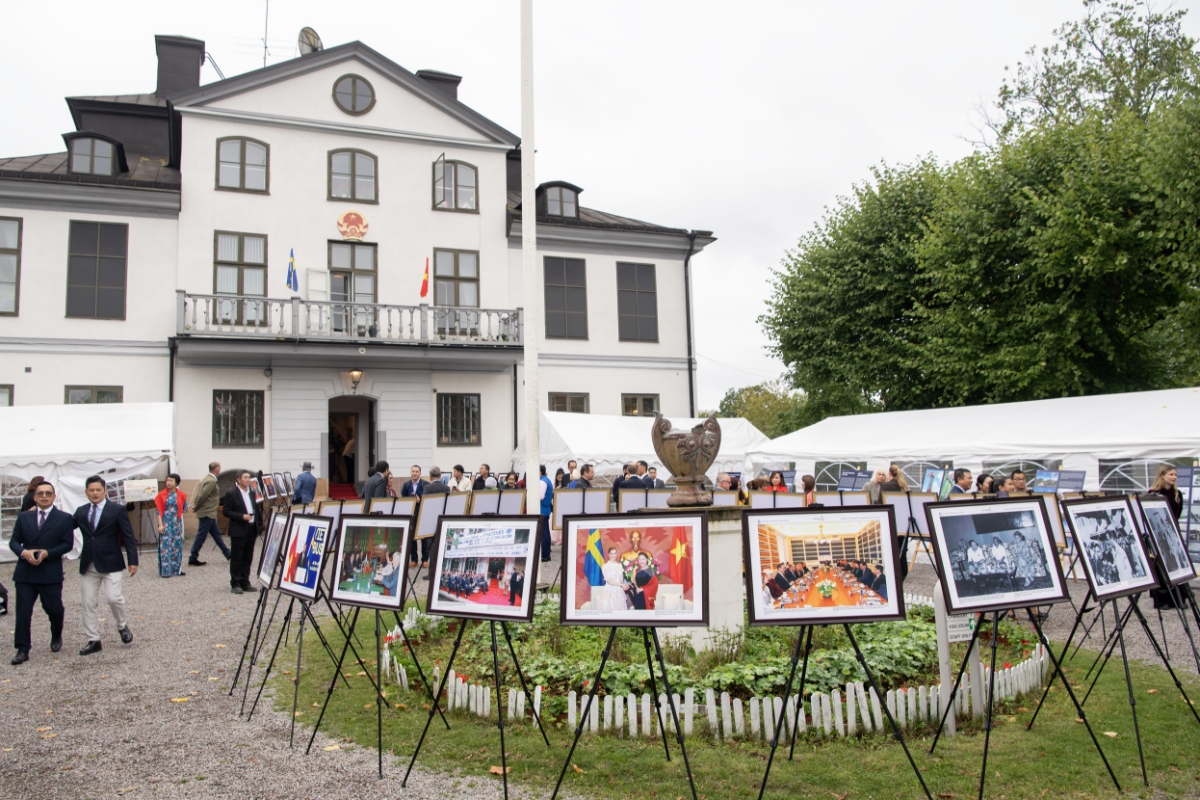 Lễ kỷ niệm diễn ra với sự tin tưởng rằng quan hệ Việt Nam – Thụy Điển sẽ ngày càng bền chặt trong tương lai. Ảnh: Tiến Tuấn.