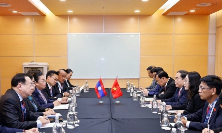 Chủ tịch Quốc hội Trần Thanh Mẫn gặp Phó Chủ tịch Quốc hội Lào bên lề AIPA-46