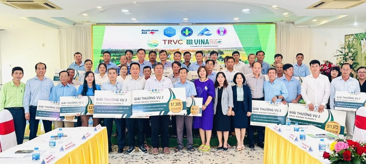 Trao giải thưởng cho nông dân trồng lúa  từ dự án TRVC.