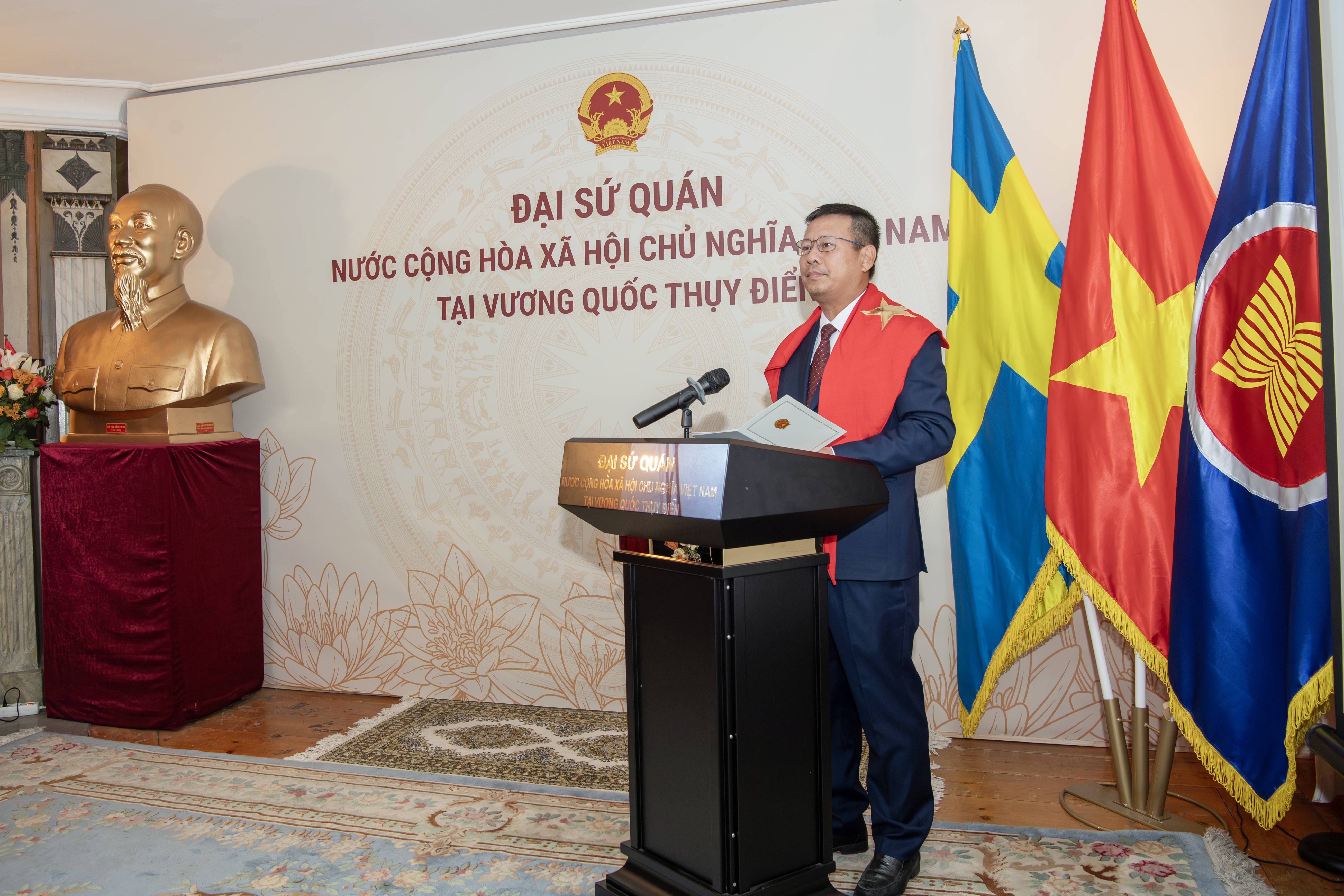 Đại sứ Việt Nam tại Thuỵ Điển Trần Văn Tuấn Phát biểu tại lễ kỷ niệm 80 năm Quốc khánh nước Cộng hòa Xã hội Chủ nghĩa Việt Nam.