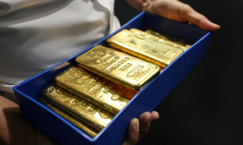 Giá vàng lao dốc phiên thứ hai liên tiếp vì nhà đầu tư chốt lời