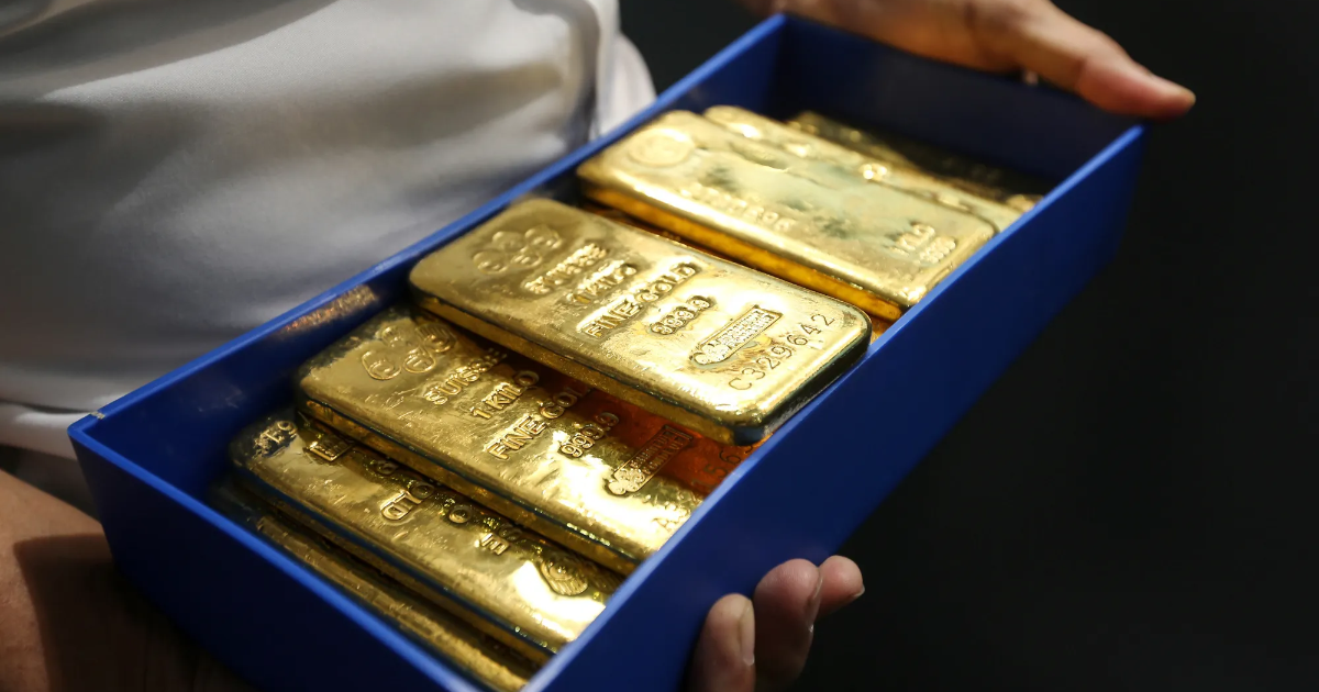 Giá vàng lao dốc phiên thứ hai liên tiếp vì nhà đầu tư chốt lời