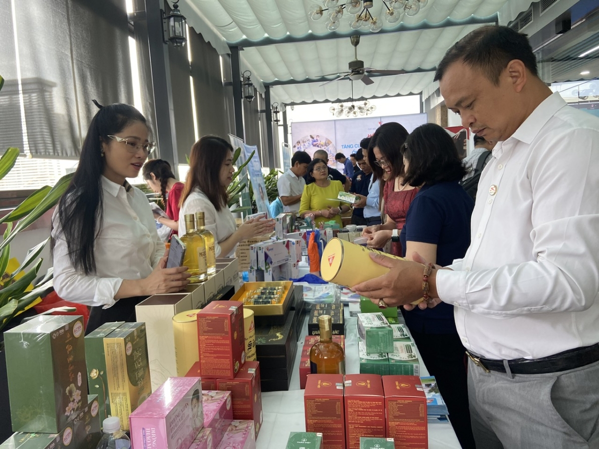 Hàng việt được nhiều người tiêu dùng đón nhận.