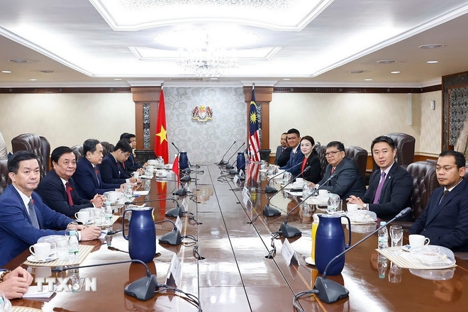 Hai bên tiến hành hội đàm sau lễ đón chính thức. Ảnh: TTXVN.