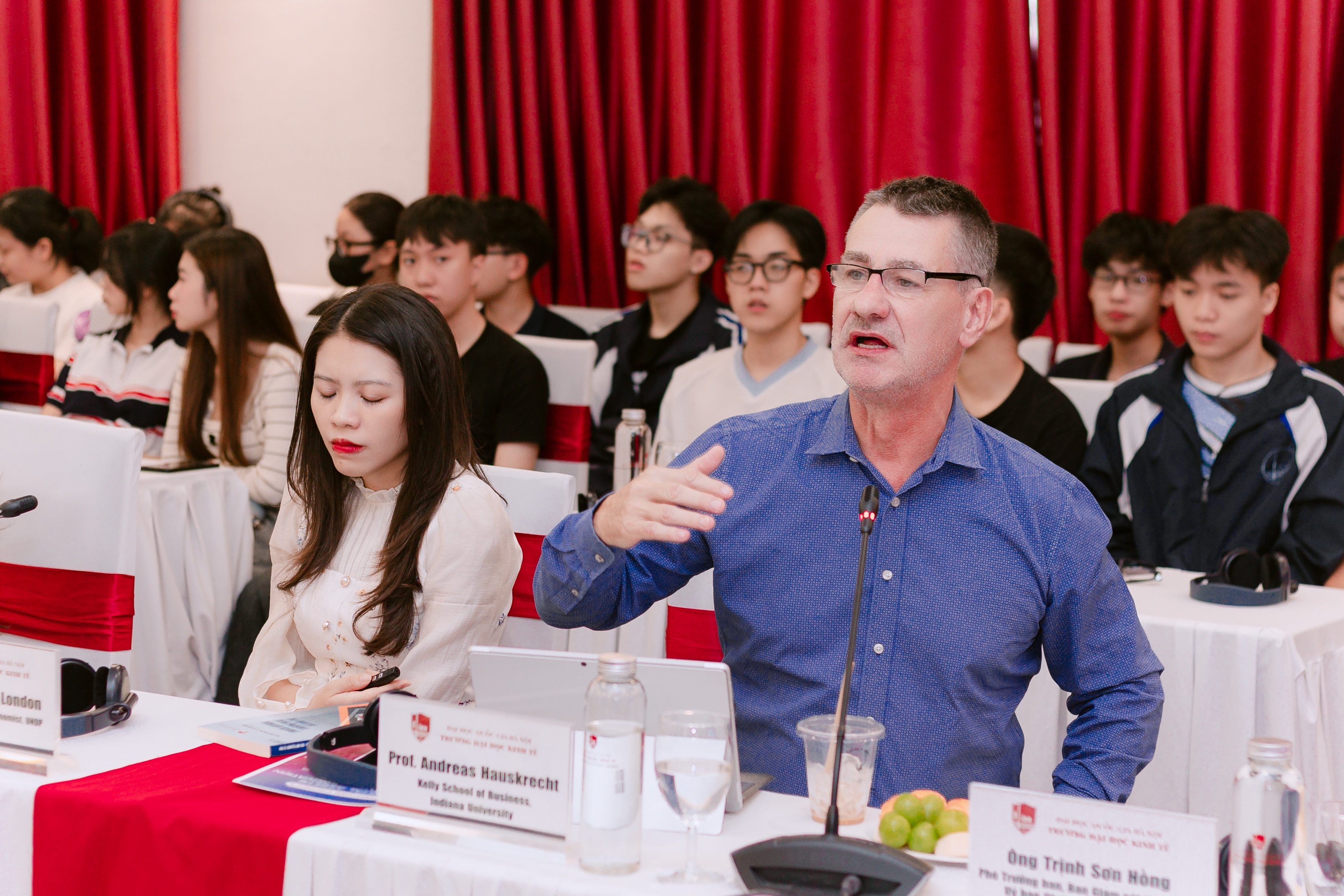GS. Andreas Hauskrecht, từ trường kinh doanh thuộc Đại học Indiana (Mỹ), đưa ra những lưu ý thẳng thắn về CBDC.
