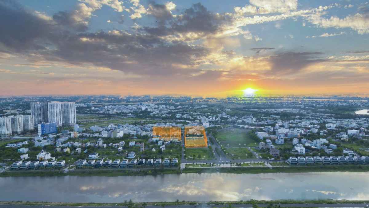 Dọc ven sông Cổ Cò đã và đang hình thành nên các dãy biệt thự, khu phức hợp sang trọng.