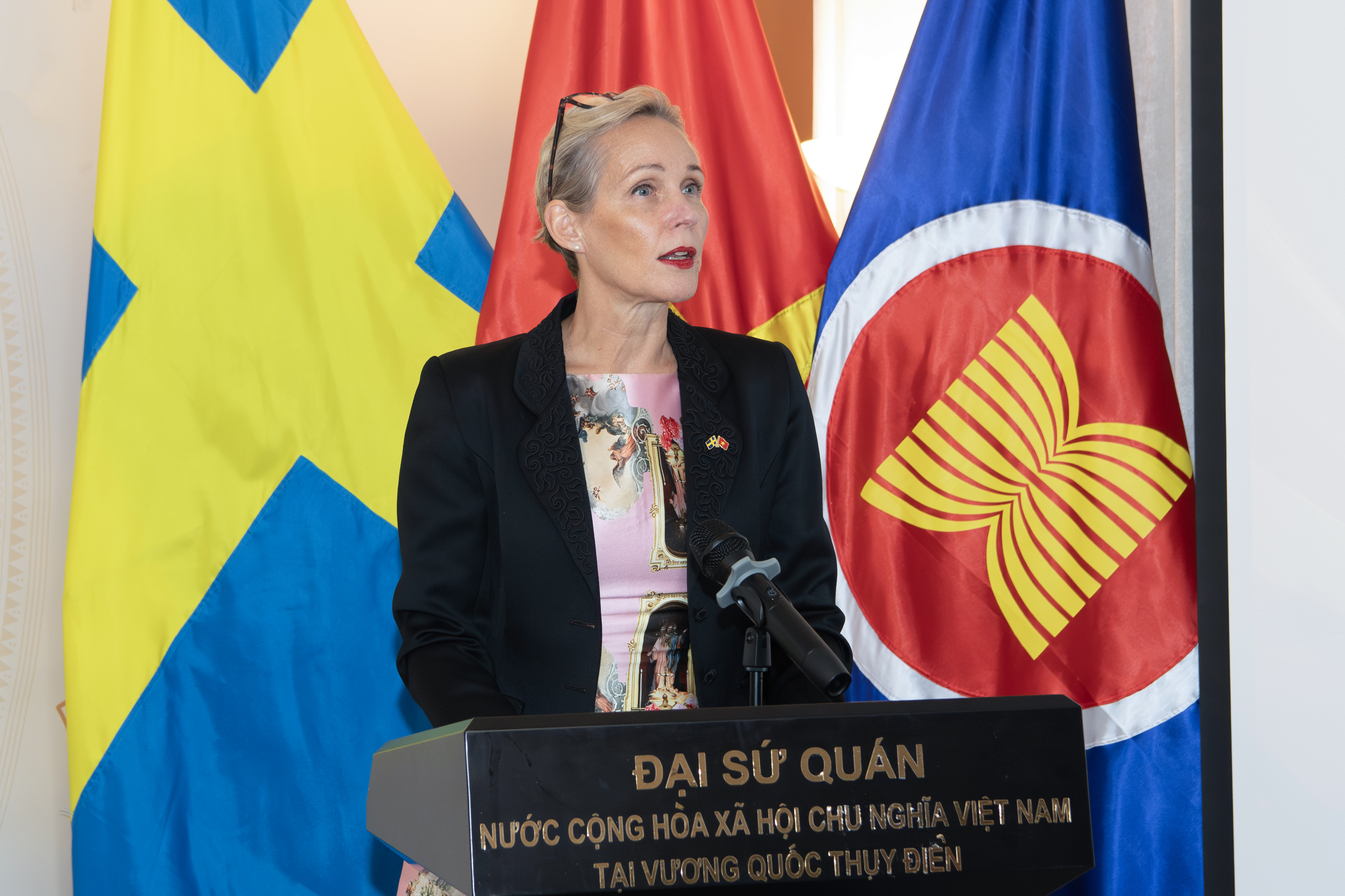 Tổng vụ trưởng Chính sách Thương mại Camilla Mellander phát biểu tại lễ kỷ niệm 80 năm Quốc khánh nước Cộng hòa Xã hội Chủ nghĩa Việt Nam.