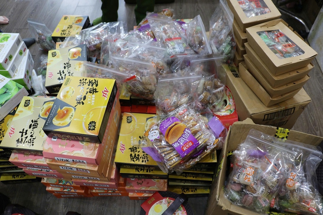 Tổng số hàng hóa bị tạm giữ tại hai cơ sở lên tới 4.174 chiếc bánh trung thu