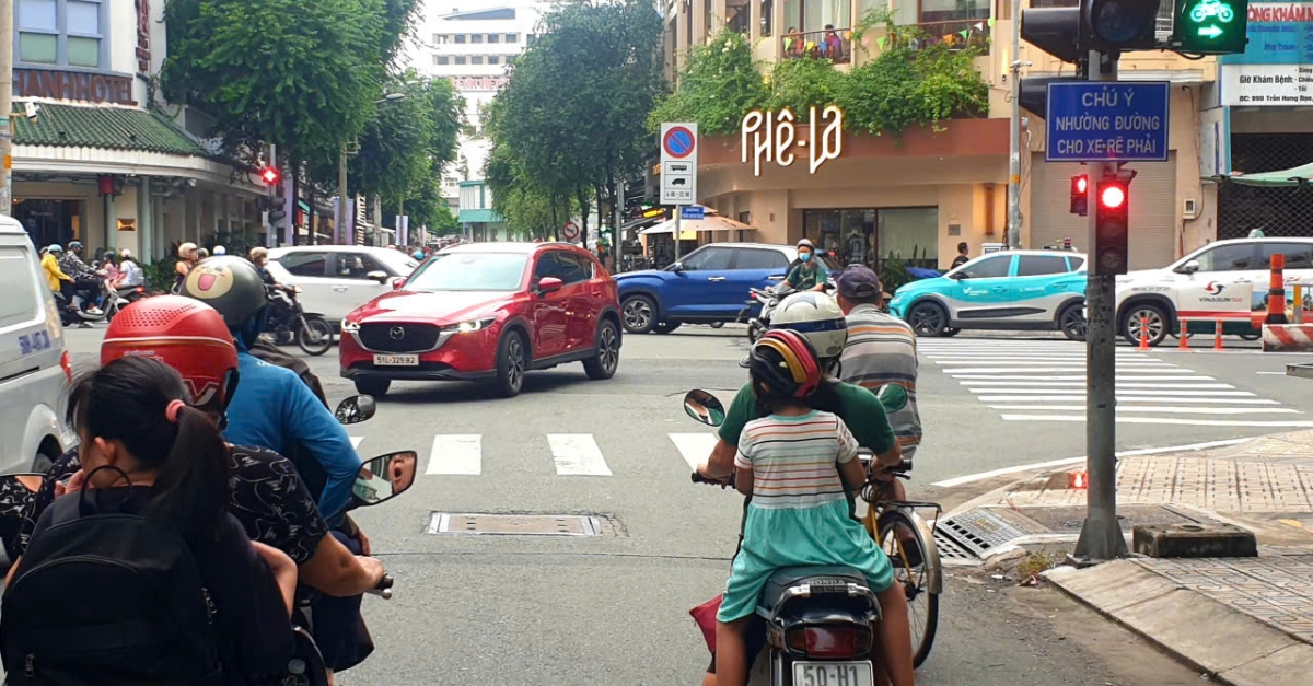 TP.HCM đã bố trí các làn rẽ phải liên tục dành cho xe máy và tất cả các loại xe, tùy khu vực