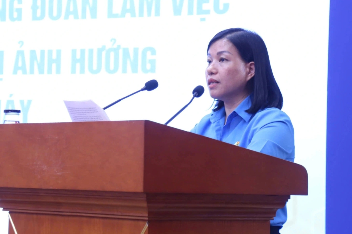 Bà Hồ Thị Kim Ngân, Phó Trưởng Ban Quan hệ lao động, Tổng Liên đoàn Lao động Việt Nam tại họp báo ngày 19/9. Ảnh: Dương Dũng.