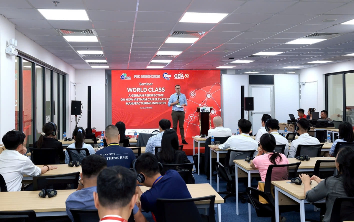 Ông Björn Koslowski, Phó Trưởng Đại diện của Phòng Công nghiệp và Thương mại Đức tại Việt Nam.