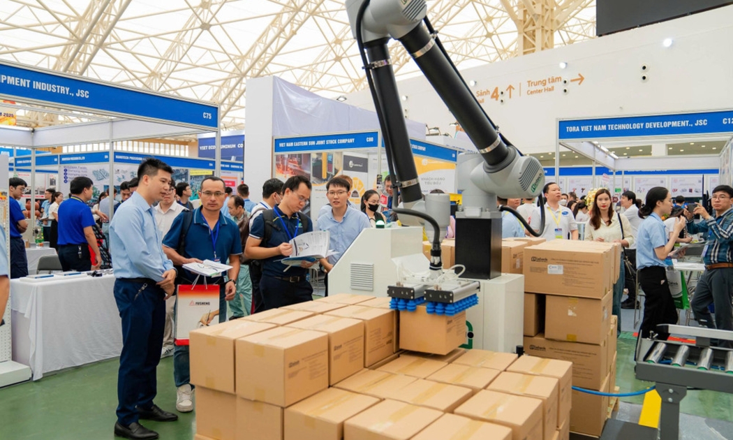 Nhiều doanh nghiệp Việt Nam tích cực tham gia triển lãm chuyên ngành nhằm tìm kiếm khách hàng, đối tác.