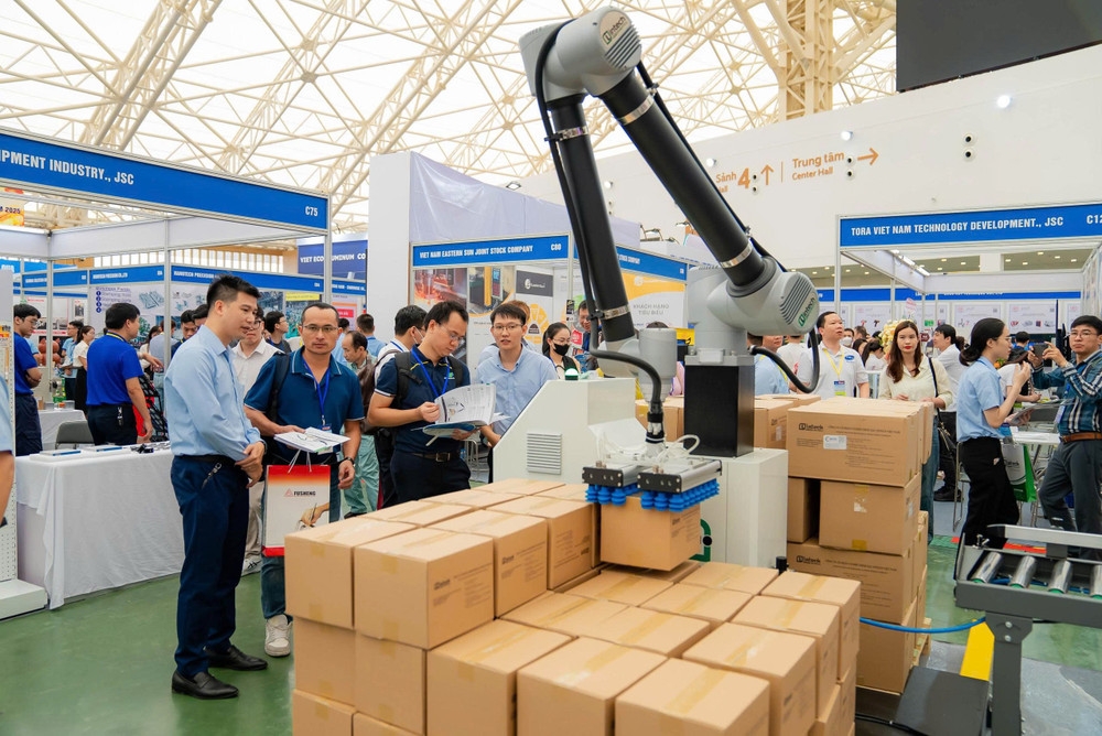 Nhiều doanh nghiệp Việt Nam tích cực tham gia triển lãm chuyên ngành nhằm tìm kiếm khách hàng, đối tác.