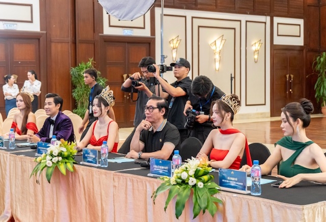 Ban Giám khảo cuộc thi vòng sơ khảo khu vực miền Trung - Tây Nguyên.