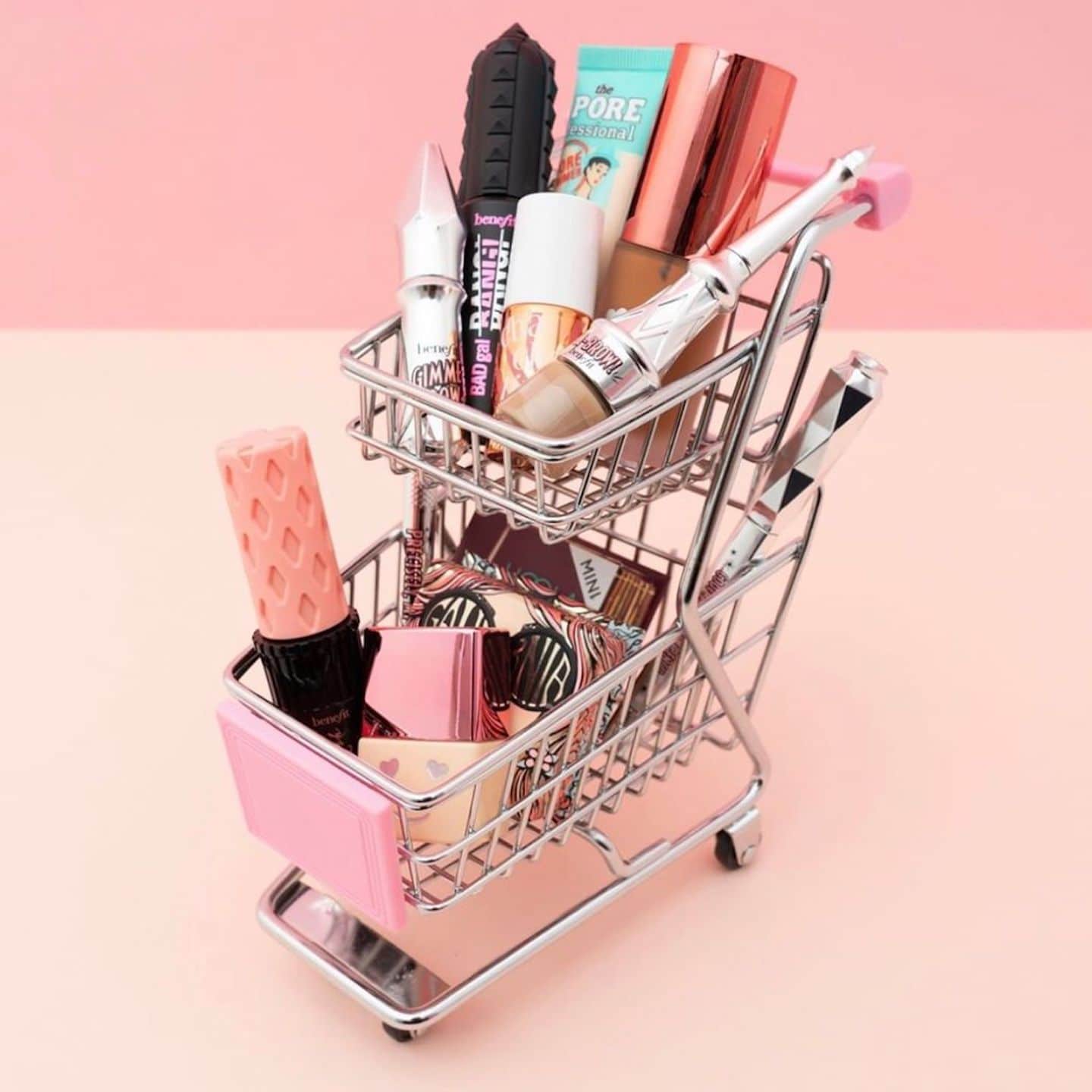 Các thương hiệu khác sẽ ra mắt sản phẩm mini trong năm tới là ELF Cosmetics, Jones Road Beauty và Le Labo.