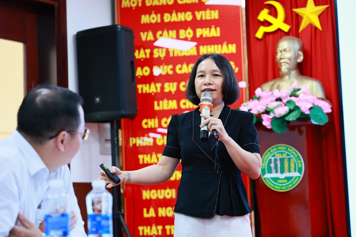 PGS.TS Võ Thị Trà An: "Vi khuẩn kháng thuốc không chỉ xuất hiện trong bệnh phẩm từ người mà còn hiện diện trong thịt, trứng, sữa".