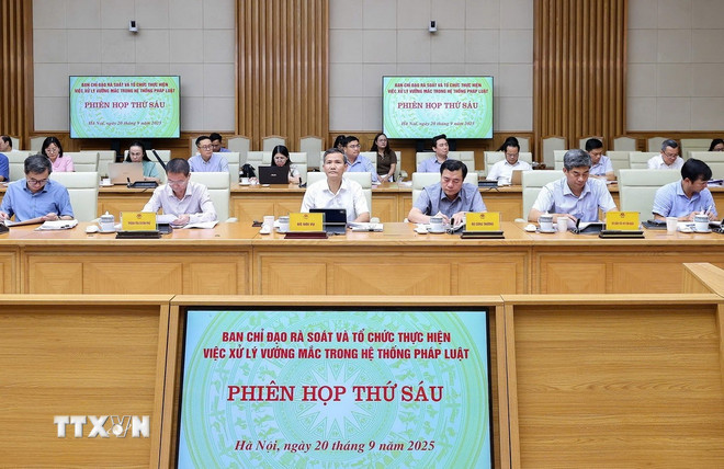 Các đại biểu tham dự Phiên họp lần thứ sáu của Ban Chỉ đạo về rà soát và tổ chức thực hiện việc xử lý vướng mắc trong hệ thống pháp luật. Ảnh: TTXVN