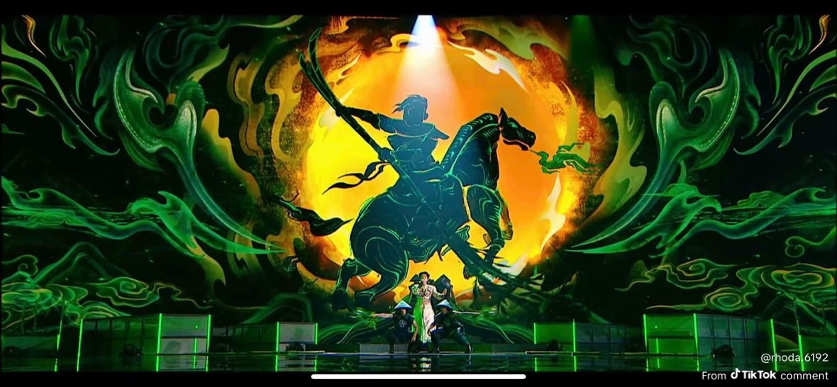 Ca sĩ Đức Phúc trình diễn ở vị trí 20 ca khúc Phù Đổng Thiên Vương trong cuộc thi Intervision 2025.