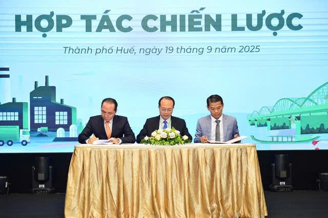 Lãnh đạo thành phố Huế ký kết Biên bản với các doanh nghiệp ghi nhớ hợp tác chiến lược