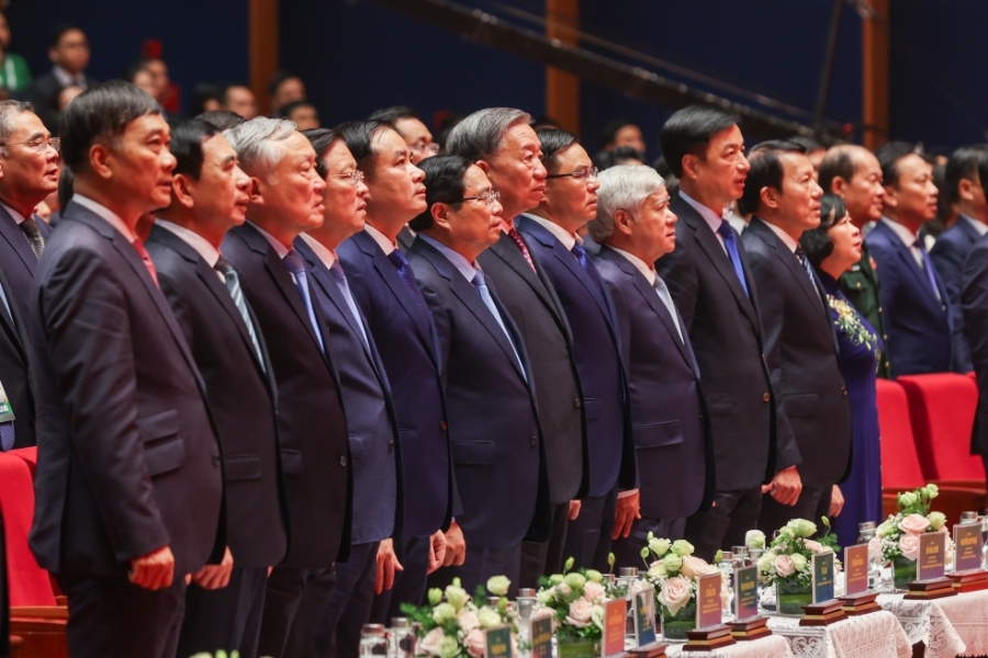 Tổng Bí thư Tô Lâm và các đại biểu dự kỷ niệm 50 năm Ngày thành lập Tập đoàn công nghiệp - năng lượng Quốc gia Việt Nam. 