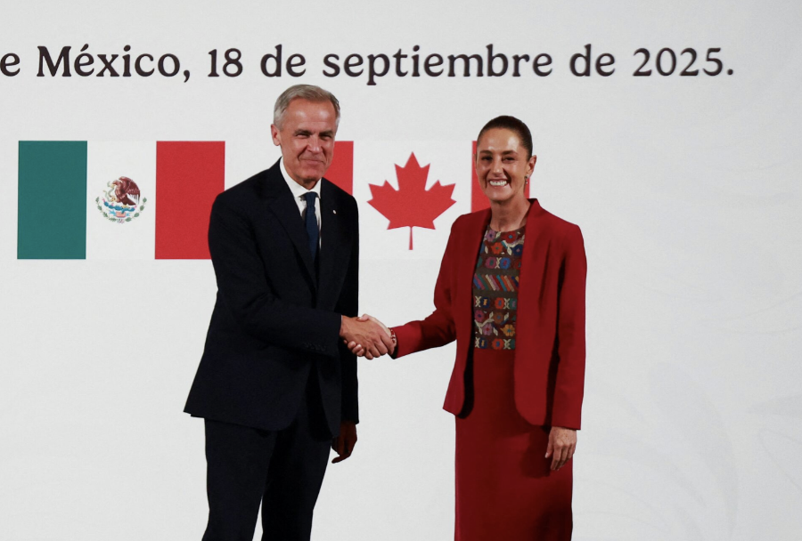 Thủ tướng Canada Mark Carney (trái) và Tổng thống Mexico Claudia Sheinbaum trong cuộc gặp ở Mexico hôm 18/9 - Ảnh: Reuters.