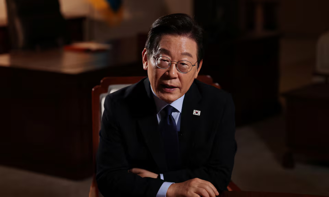 Tổng thống Hàn Quốc Lee Jae Myung trả lời phỏng vấn của hãng Reuters tại Văn phòng tổng thống ở Seoul, Hàn Quốc, ngày 19/9/2025 - Ảnh: Reuters