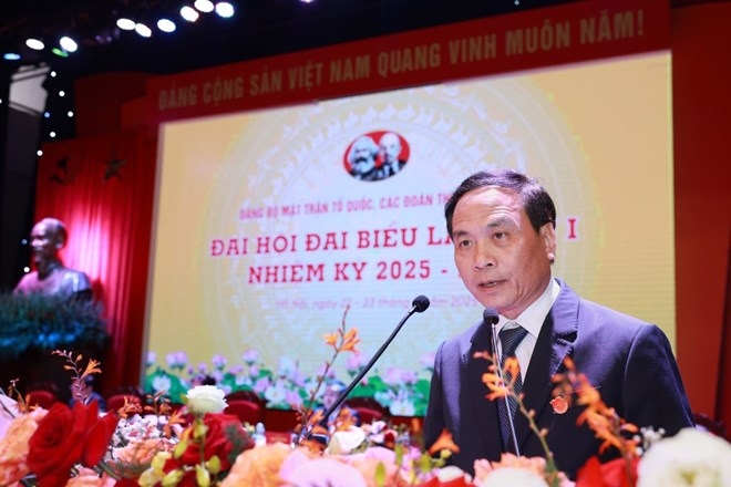 Ông Phạm Ngọc Linh, Phó Bí thư Thường trực Đảng ủy, Phó Chủ tịch Liên hiệp các hội Khoa học và Kỹ thuật Việt Nam, trình bày tham luận.