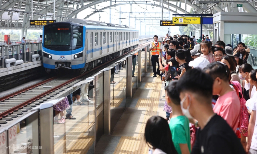 Đến nay, TP.HCM mới chỉ có tuyến metro số 1 Bến Thành - Suối Tiên đi vào hoạt động. Ảnh: Quỳnh Trần