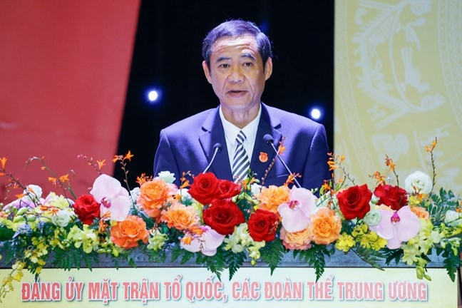 Đồng chí Nguyễn Thái Học, Phó Bí thư Đảng ủy Mặt trận Tổ quốc, các đoàn thể Trung ương, trình bày Báo cáo tổng hợp ý kiến tham gia vào dự thảo các Văn kiện trình Đại hội đại biểu toàn quốc lần thứ XIV của Đảng.