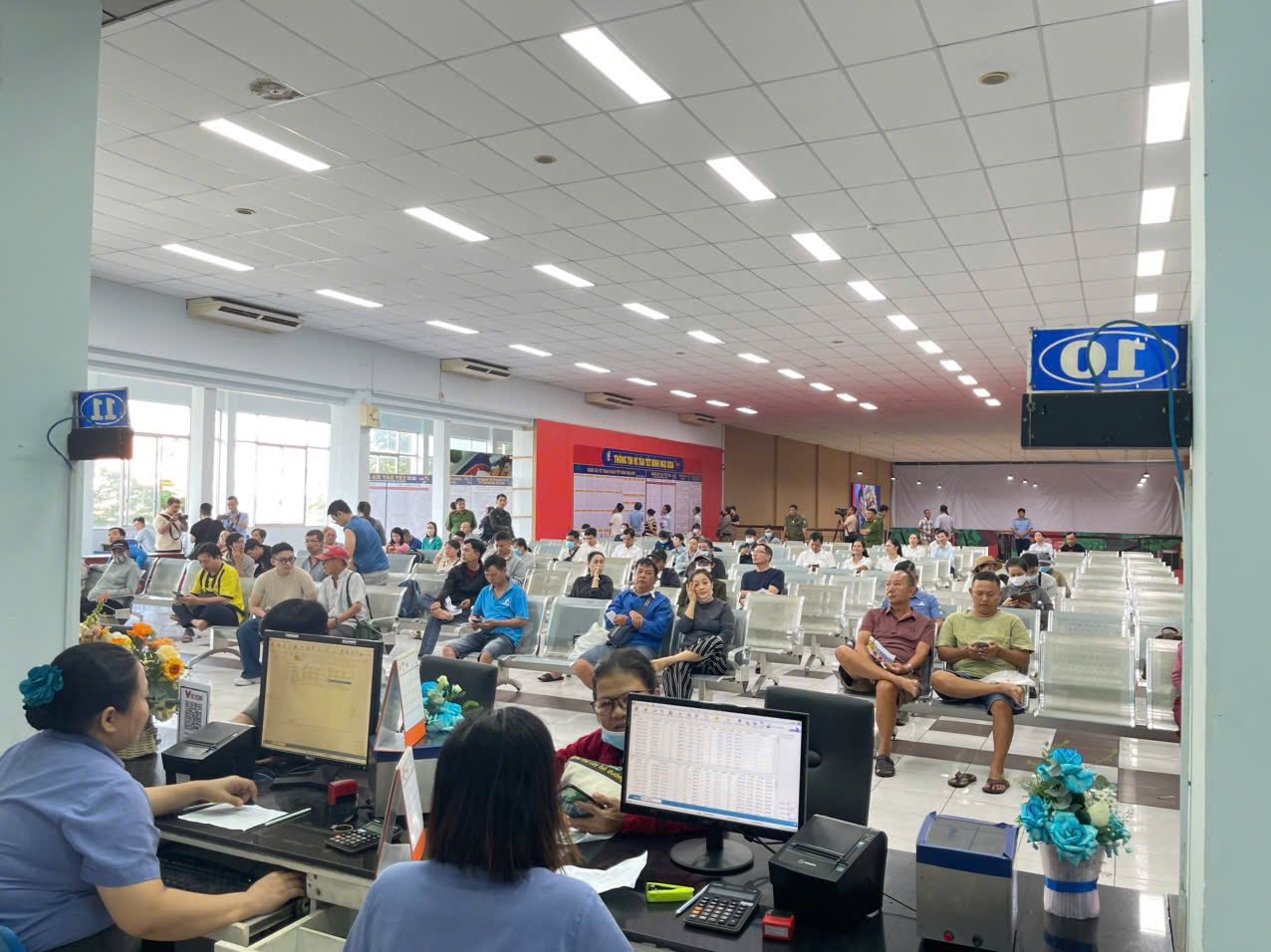 Hành khách mua vé tàu Tết trước từ 10 ngày trở lên có cự ly trên 900km được giảm giá 5 - 15%.
