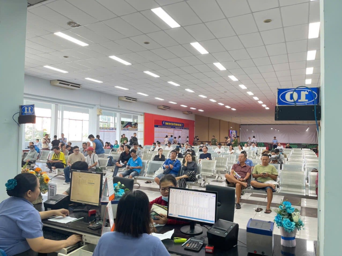 Hành khách mua vé tàu Tết trước từ 10 ngày trở lên có cự ly trên 900km được giảm giá 5 - 15%.