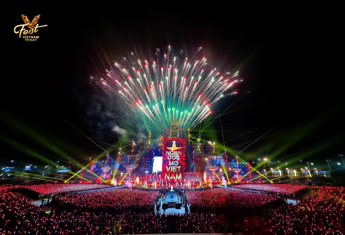 Sân khấu hoành tráng của V Fest - Vietnam Today tối  ngày 20/9.