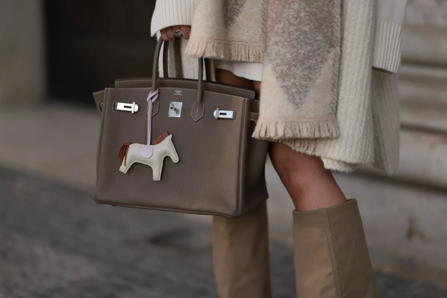 Sự khan hiếm của chiếc túi Birkin đã khiến Hermès vướng vào vụ kiện chống độc quyền.
