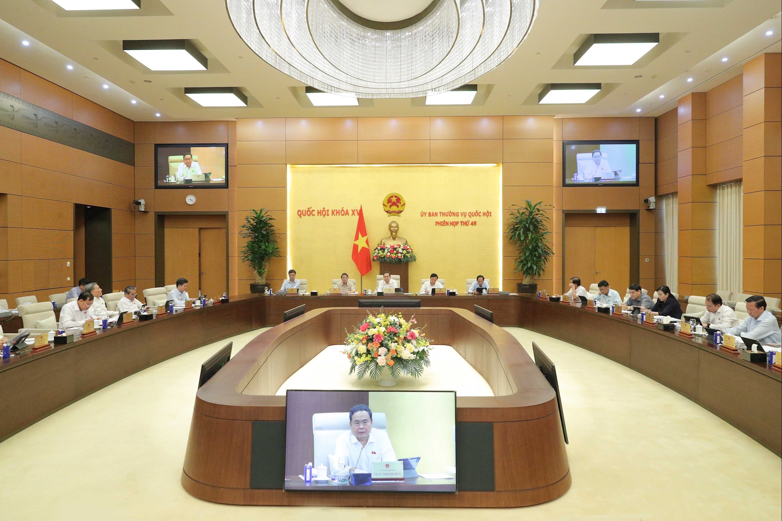 Phiên họp thứ 49 Ủy ban Thường vụ Quốc hội: Nâng cao hơn nữa chất lượng, hiệu quả công tác xây dựng và thi hành pháp luật
