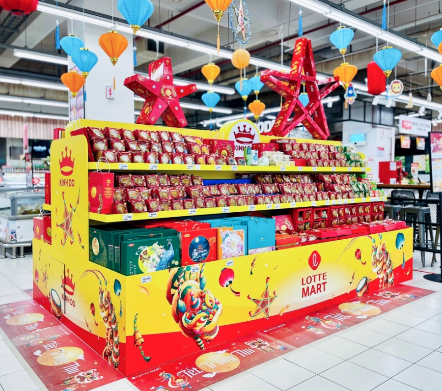 Thị trường bánh Trung thu năm nay đa dạng, từ truyền thống đến cao cấp, cùng các hộp quà sang trọng.