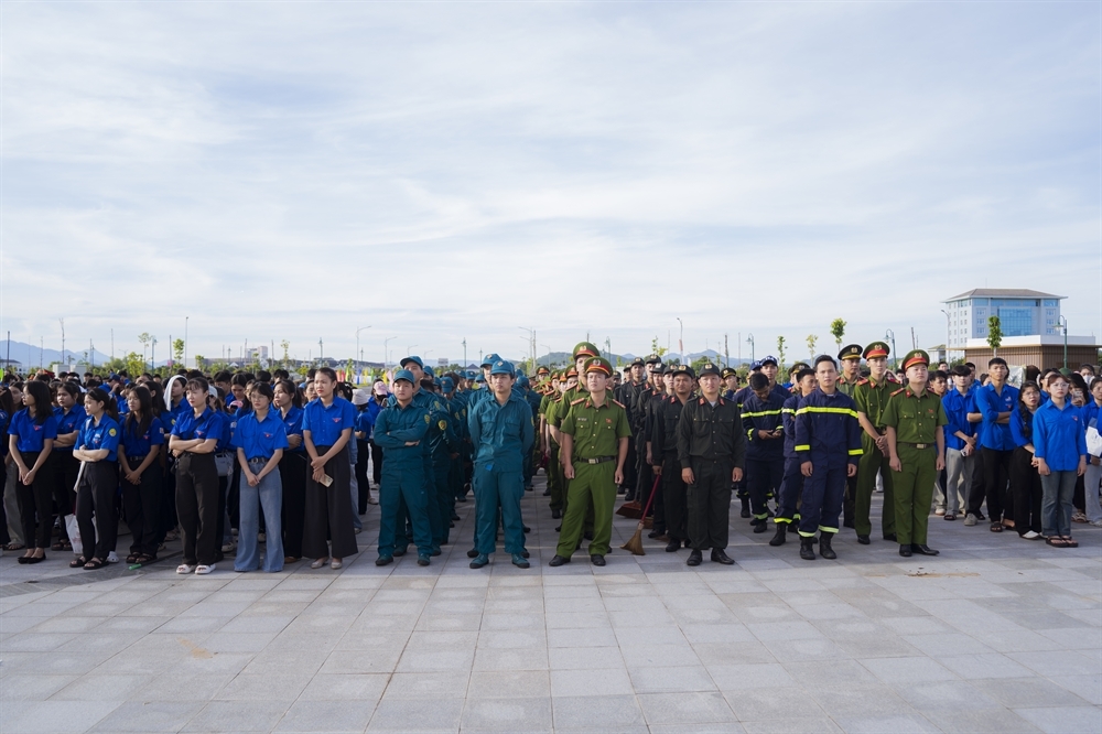 Hơn 1.000 đoàn viên, thanh niên cùng ra quân Ngày Chủ nhật xanh tại Huế, mở màn chương trình đồng loạt toàn quốc lần thứ VI và hưởng ứng chiến dịch “Làm cho thế giới sạch hơn” năm 2025.