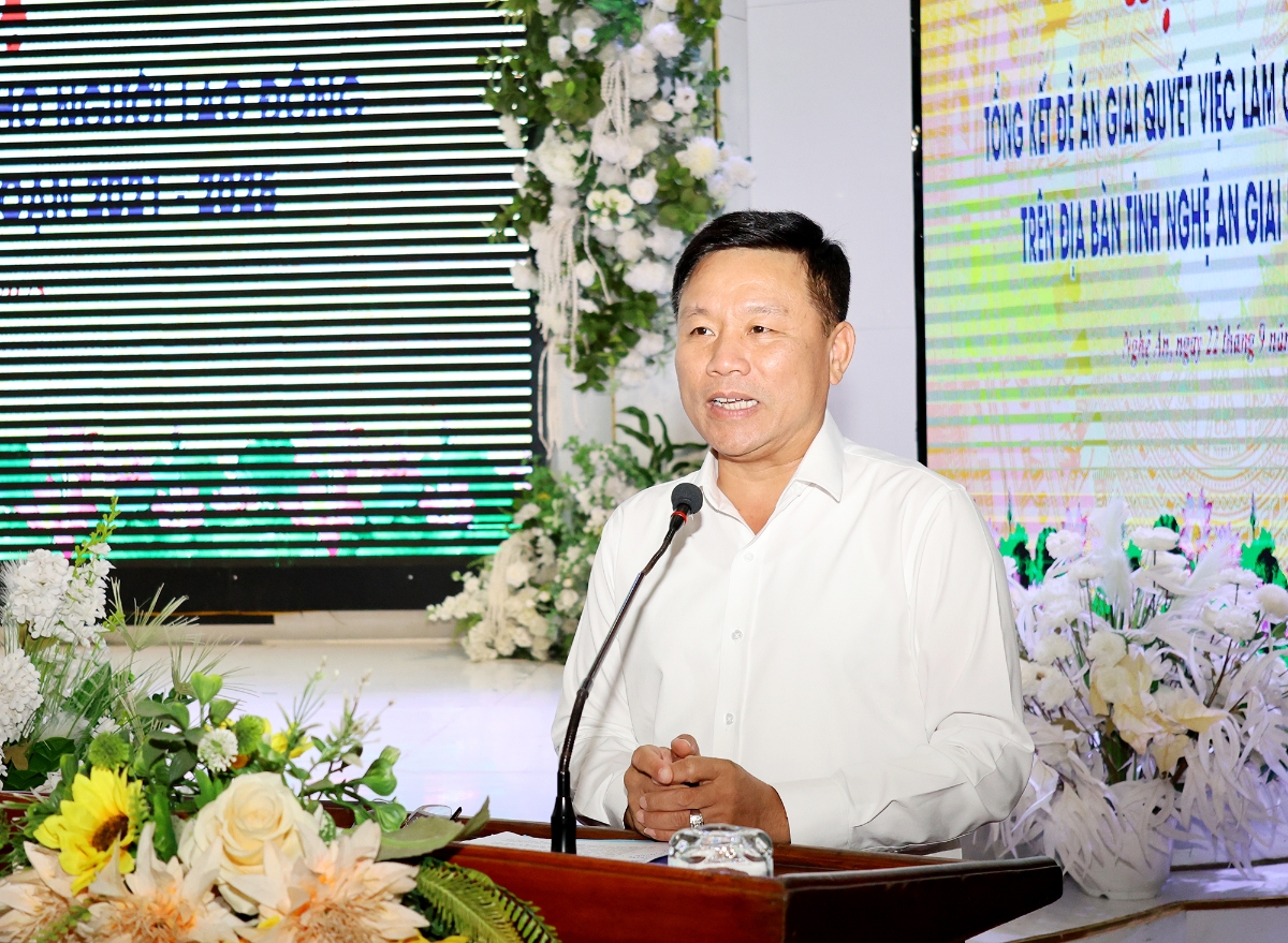 Phó Chủ tịch UBND tỉnh Nghệ An Hoàng Phú Hiền phát biểu