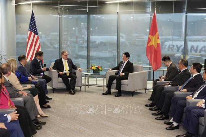 Toàn cảnh cuộc gặp giữa Chủ tịch nước Lương Cường và Phó Thống đốc bang Washington Denny Heck. Ảnh: TTXVN.