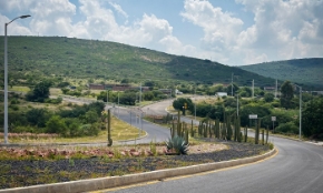 Đường cao tốc dẫn đến khu phức hợp có trung tâm dữ liệu của Microsoft ở Colón, thuộc tiểu bang Querétaro, Mexico