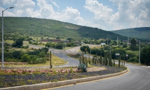 Đường cao tốc dẫn đến khu phức hợp có trung tâm dữ liệu của Microsoft ở Colón, thuộc tiểu bang Querétaro, Mexico