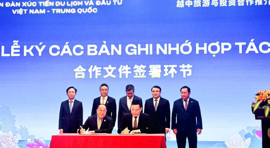 Sở Ngoại vụ Nghệ An ký kết MOU với Hội đồng doanh nghiệp Việt Nam – Trung Quốc. Ảnh: Phan Tú