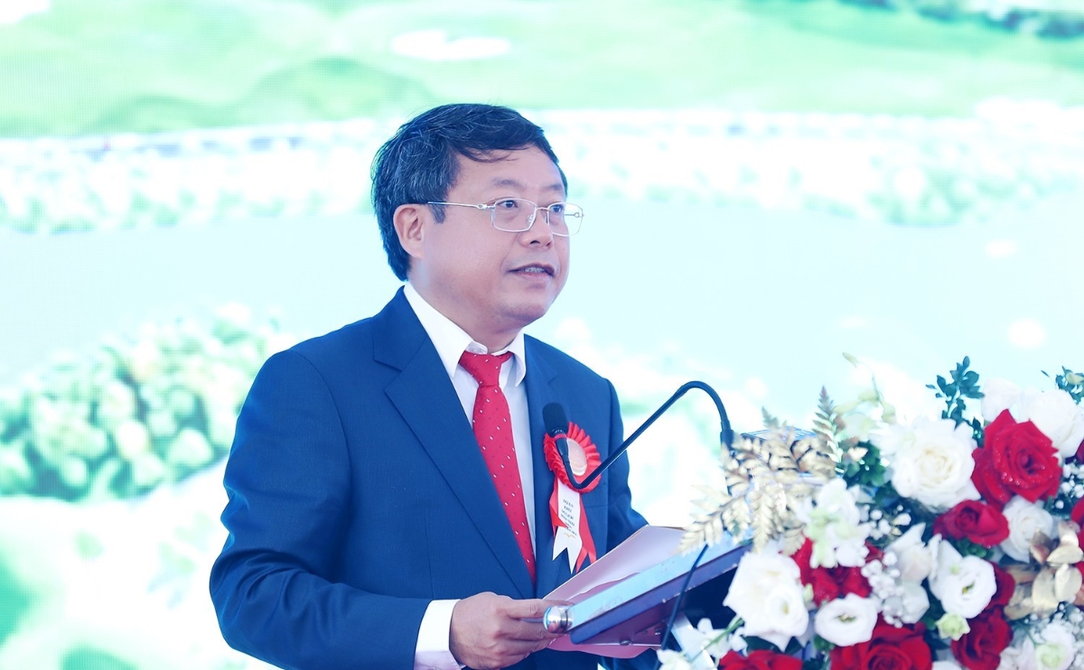 Phó Chủ tịch UBND tỉnh Hà Tĩnh Dương Tất Thắng phát biểu tại lễ khởi công. Ảnh: Văn Đức