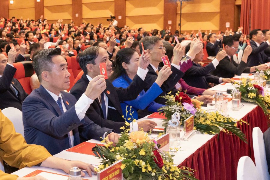 Các đại biểu biểu quyết tại Đại hội. Ảnh: Quang Vinh