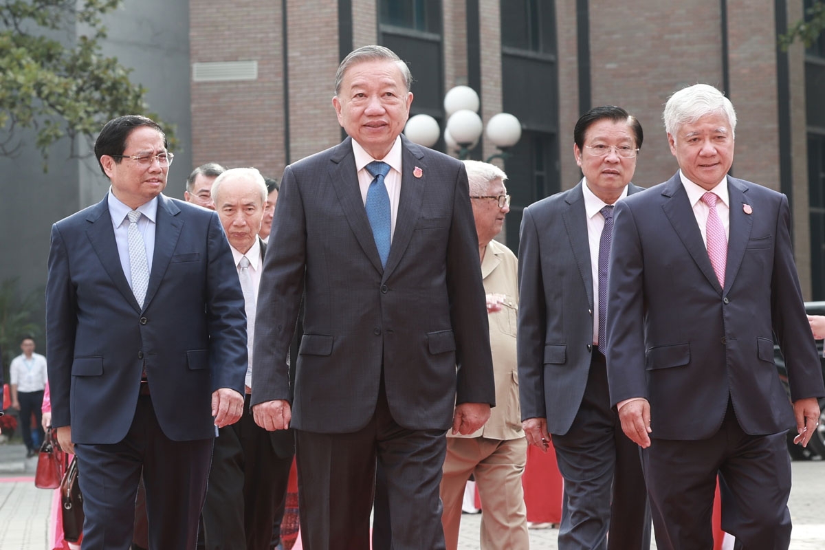 Tổng Bí thư Tô Lâm, Thủ tướng Chính phủ Phạm Minh Chính cùng lãnh đạo Đảng, Nhà nước tới dự Đại hội đại biểu Đảng bộ Mặt trận Tổ quốc, các đoàn thể Trung ương lần thứ I, nhiệm kỳ 2025-2030. Ảnh: Báo Lao động.