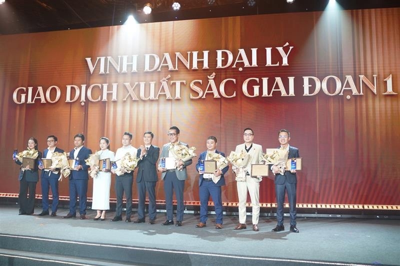 Tập đoàn Đất Xanh vinh danh các đại sứ kinh doanh xuất sắc – những đối tác đã đồng hành trong hành trình của giai đoạn 1 dự án The Privé.