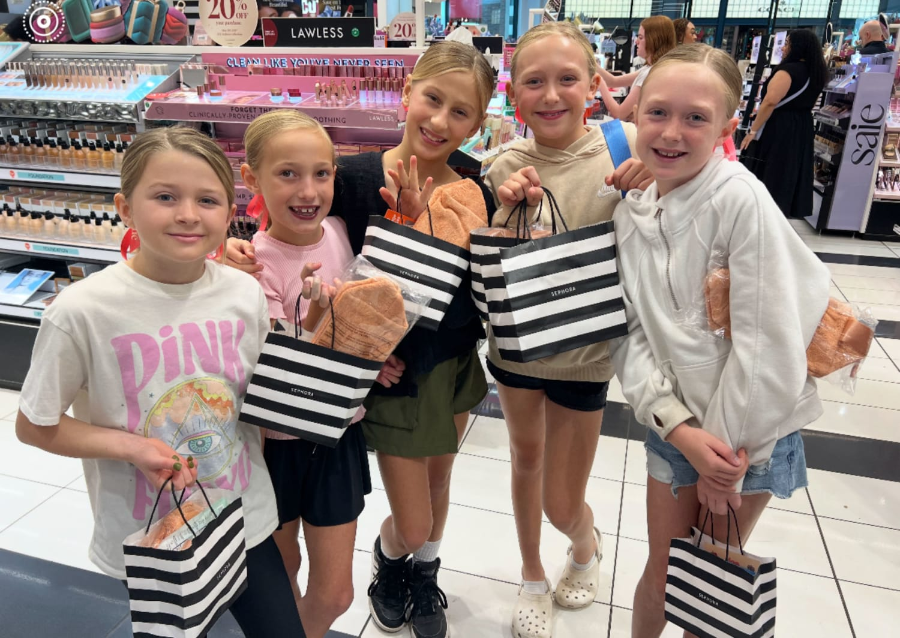 Ngày càng nhiều trẻ em tuổi tween tổ chức tiệc sinh nhật tại các cửa hàng làm đẹp như Sephora và Ulta.